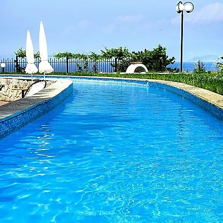 Hotel Lesse